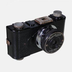 1939-Falcon-Miniature-Deluxe-vintage-camera_01