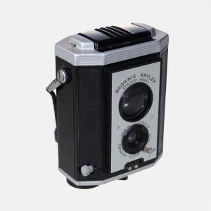 1941-1952-Kodak-Brownie-Reflex-Synchro-Can-vintage-camera_001_01
