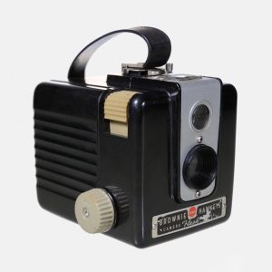 1950-1961-Kodak-Eastman-Brownie-Hawkeye-vintage-camera_01