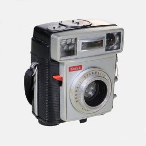 1959-1963-Kodak-Brownie-Starmatic-vintage-camera_001