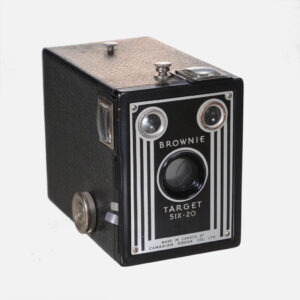 1946-1958-Kodak-Brownie-Target-Six-20-Can-vintage-camera-001